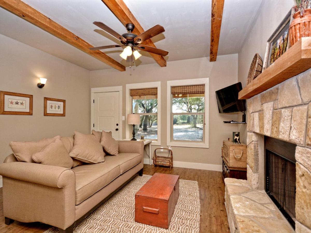 Cabins At Flite Acres - Texas Sage Wimberley Εξωτερικό φωτογραφία