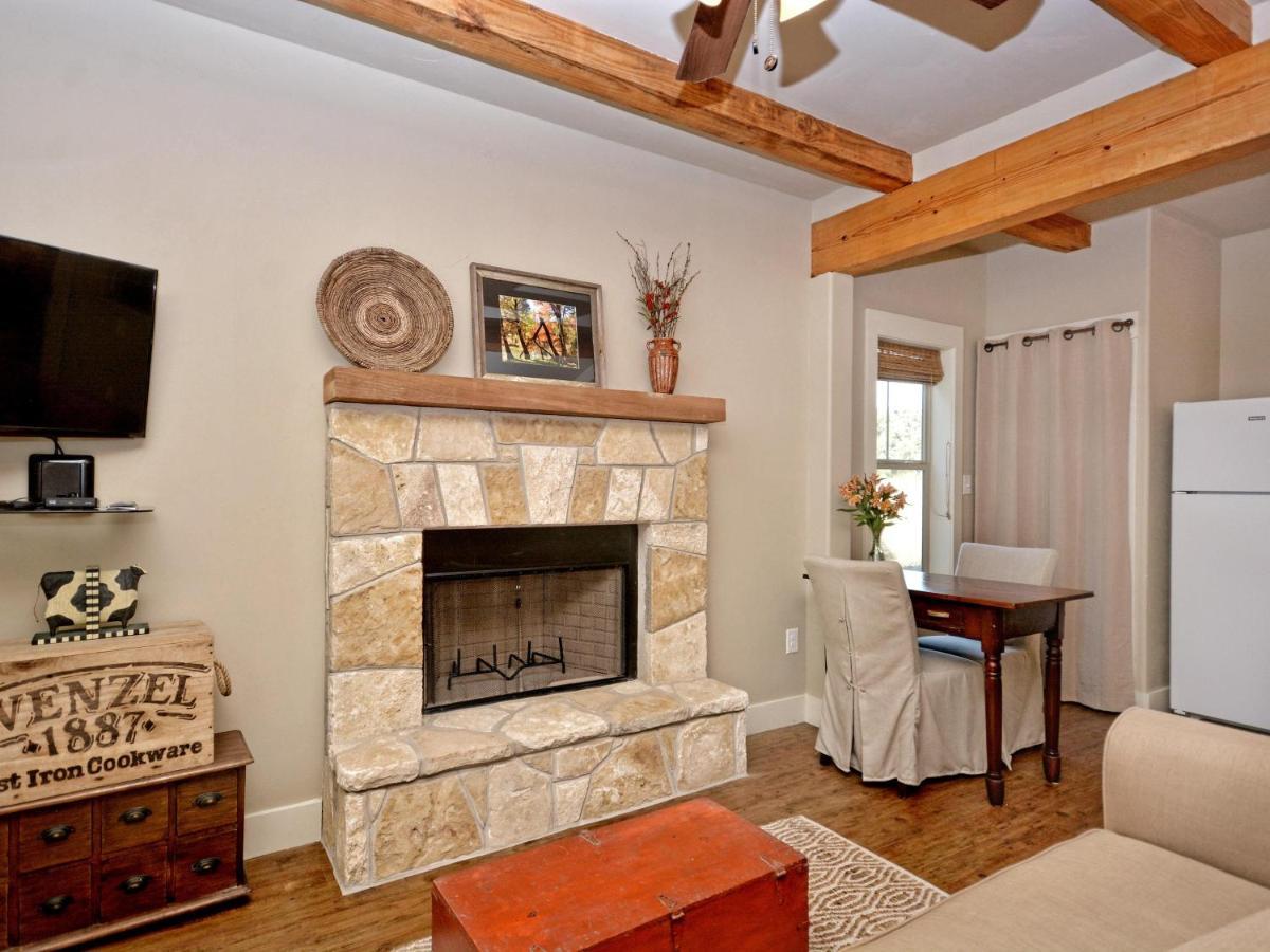 Cabins At Flite Acres - Texas Sage Wimberley Εξωτερικό φωτογραφία