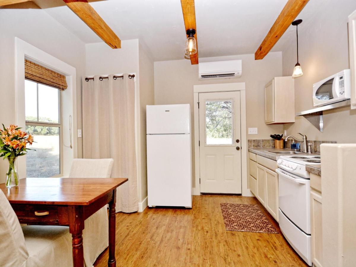 Cabins At Flite Acres - Texas Sage Wimberley Εξωτερικό φωτογραφία